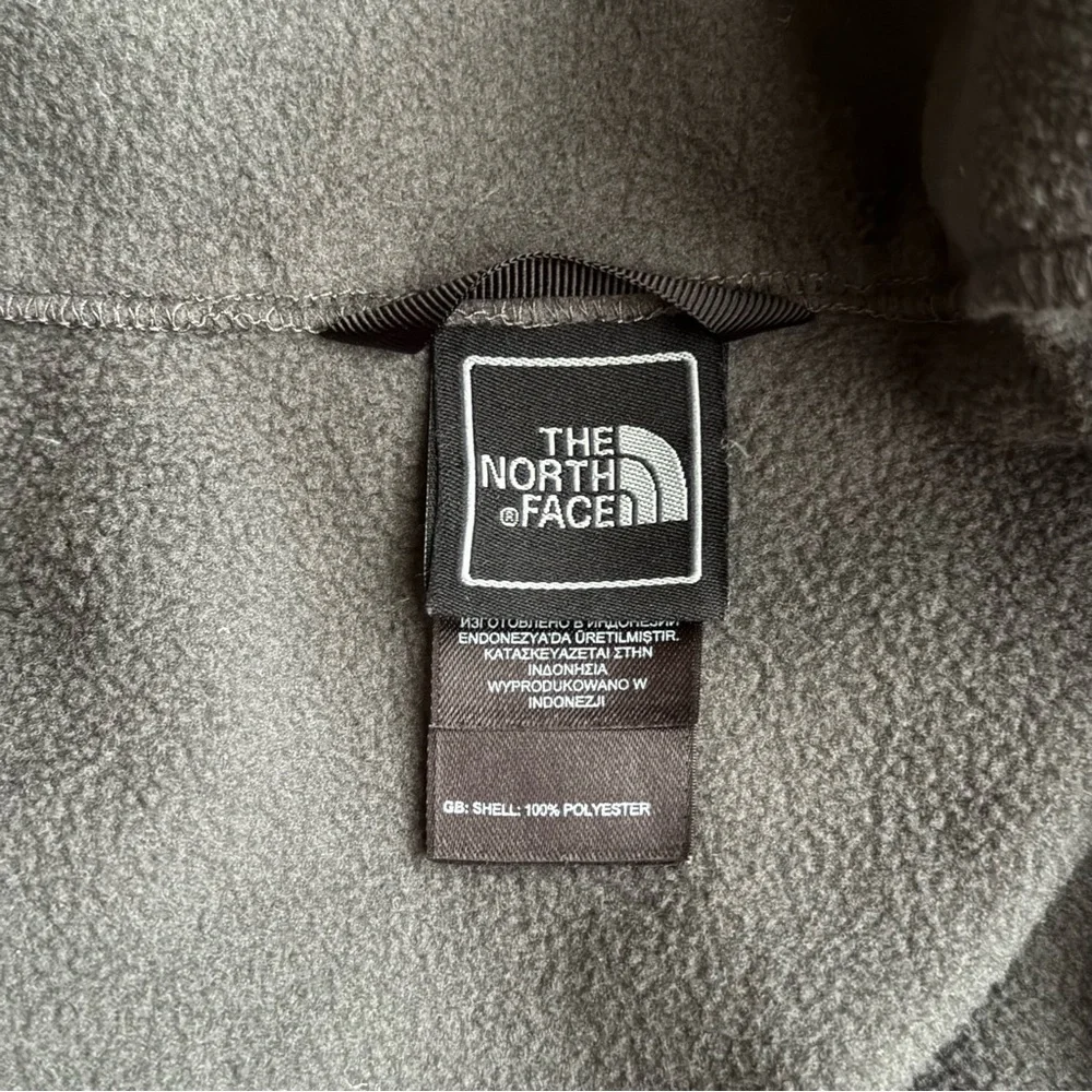 The North Face Boys Hyvent 2-in-1 Hooded Shell Jacket - Size Large (14/16) Used - Picture 3 of 13